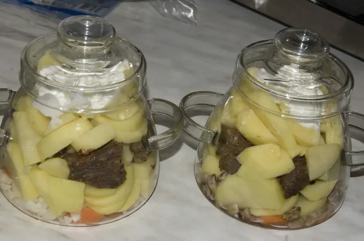 Мясо в горшочках: шаг 1