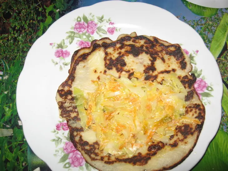 Блинчики картофельные с капустно-морковной начинкой: шаг 6
