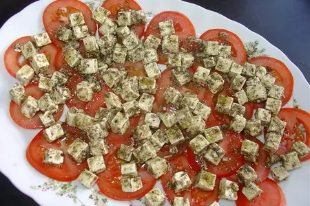 Manguschi – лепёшки с фетой, пoмидорами и заатаром.: шаг 8