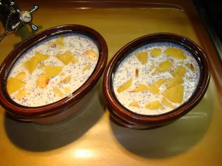 Сырные шарики с айвой в маковом соусе: шаг 5