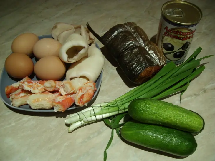 Салат рыбный: шаг 1