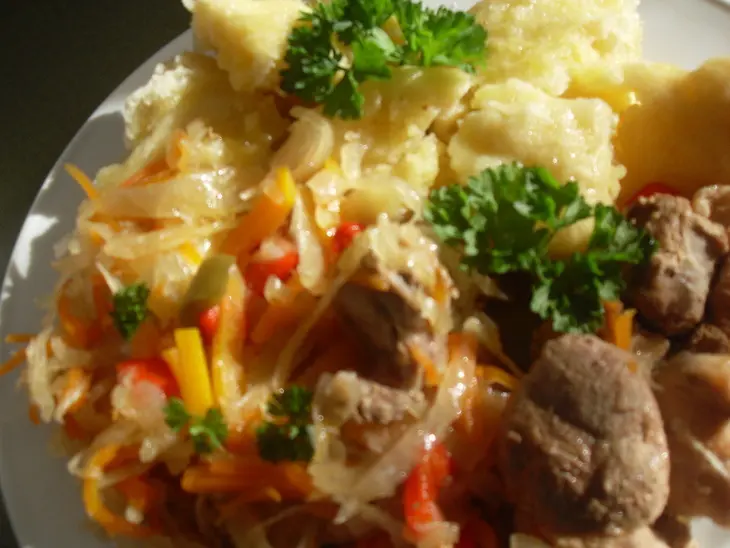 Дрожжевые галушки на квашенной капусте - dampfnudeln auf sauerkraut (bäürliche art): шаг 2