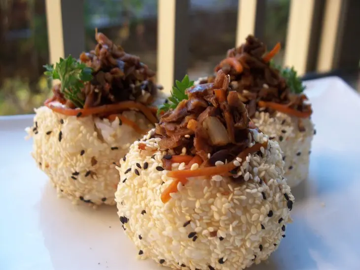 Рисовые шарики с грибами по мативам японской кухни!!!: шаг 5