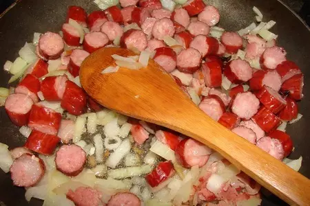 Перловка с копчёными колбасками и грибами: шаг 1