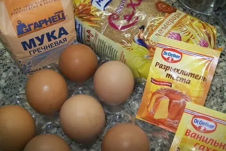 Диетический торт из гречневой муки с творожно-йогуртовым кремом: шаг 1