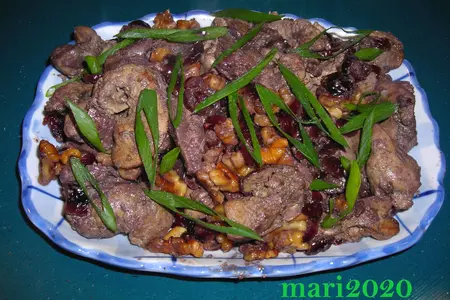 Куринная печенка с орехами и сушенной клюквой: шаг 6