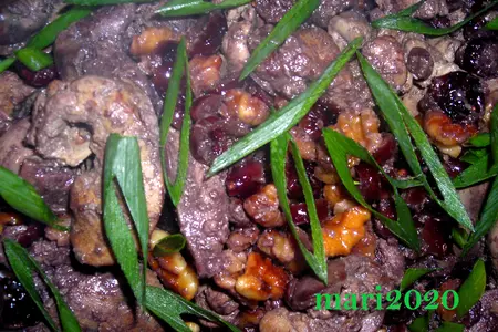 Куринная печенка с орехами и сушенной клюквой: шаг 7