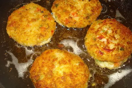 Рисовые котлетки с сыром и зеленью: шаг 4