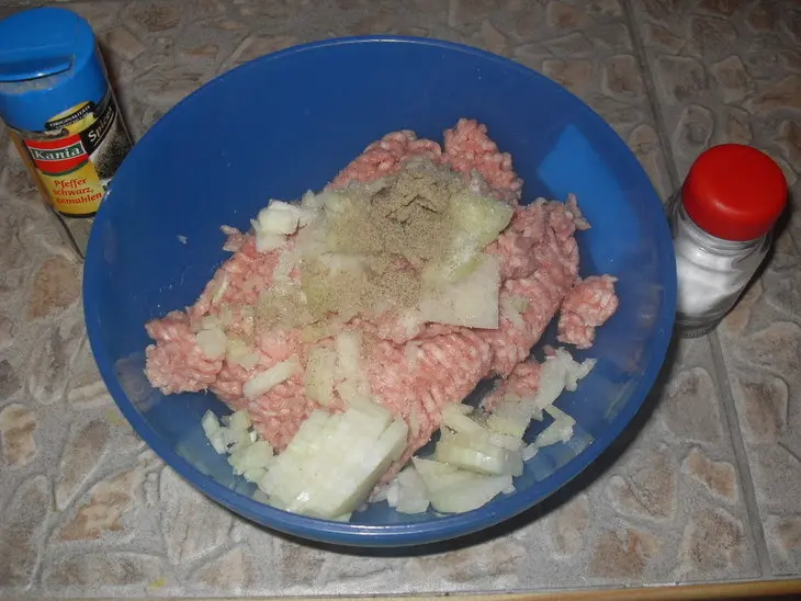 Коттбулар - мясные фрикадельки // köttbular: шаг 2