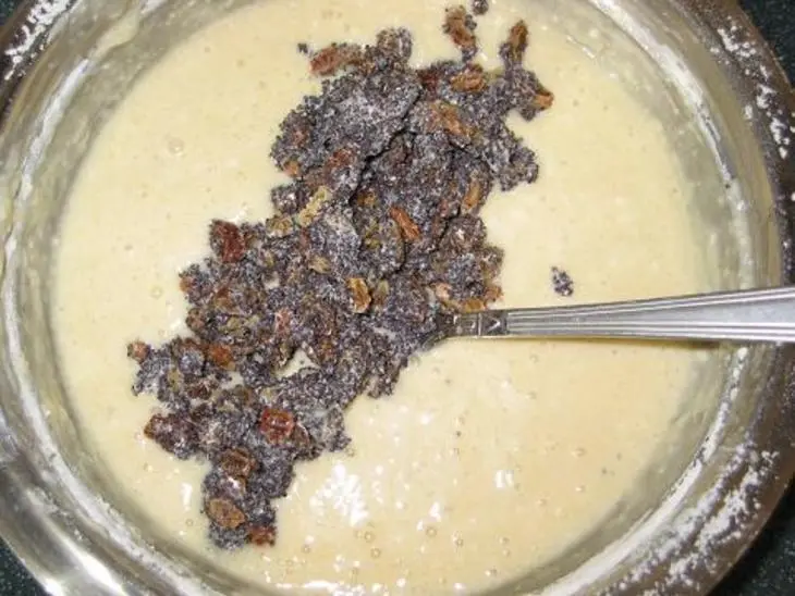 Булочки с маком и изюмом: шаг 1