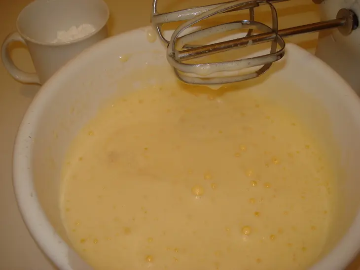 Шоколадный рулет с лимонным кремом: шаг 2