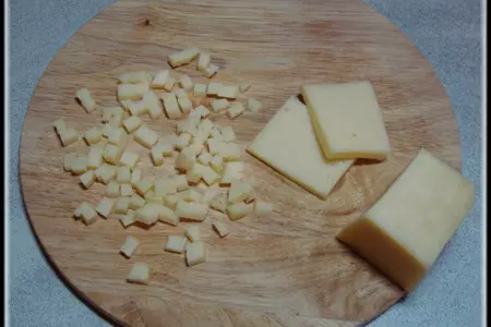 Пирог из слоеного теста с курицей, шампиньонами и опятами в сырно-сливочном соусе.: шаг 5