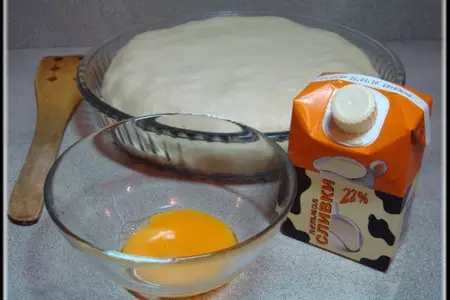 Пирог из слоеного теста с курицей, шампиньонами и опятами в сырно-сливочном соусе.: шаг 24