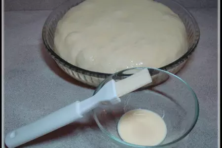 Пирог из слоеного теста с курицей, шампиньонами и опятами в сырно-сливочном соусе.: шаг 25