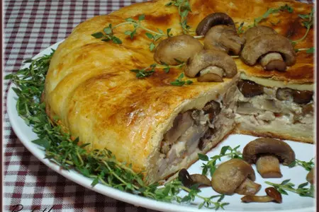 Пирог из слоеного теста с курицей, шампиньонами и опятами в сырно-сливочном соусе.: шаг 27