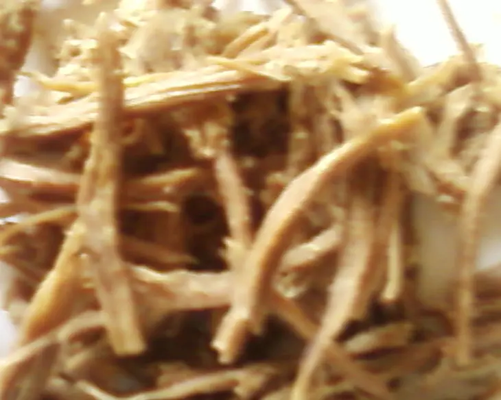Салат мясной с кириешками: шаг 1