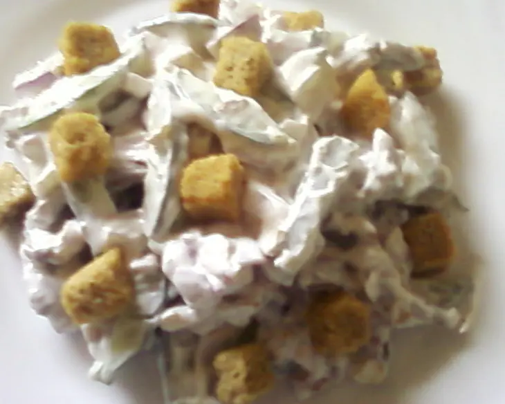 Салат мясной с кириешками: шаг 6
