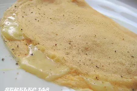 Блины из рыбного бульона с сыром.: шаг 4