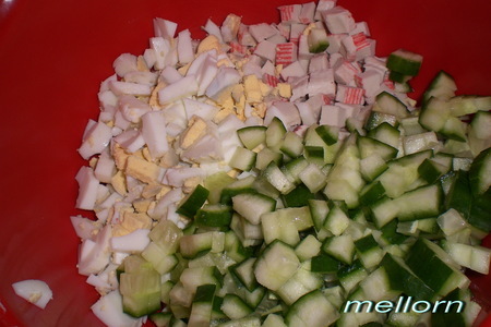 Салат с крабовыми палочками и корейской морковью: шаг 4