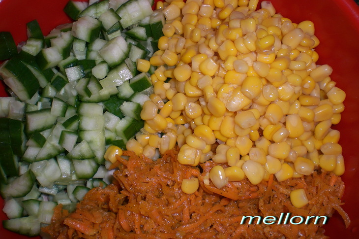 Салат с крабовыми палочками и корейской морковью: шаг 6