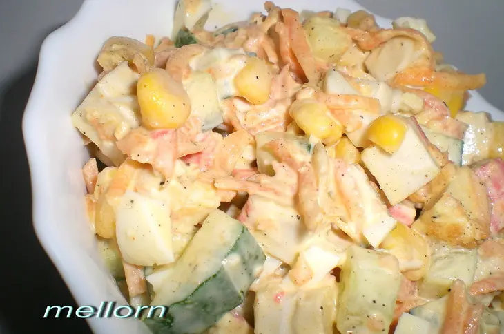 Салат с крабовыми палочками и корейской морковью: шаг 7