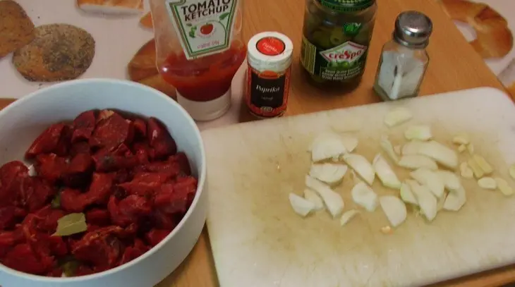 Говядина тушеная с оливками и картофелем (кажется по мароккански...): шаг 1