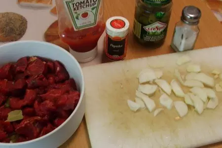 Говядина тушеная с оливками и картофелем (кажется по мароккански...): шаг 1