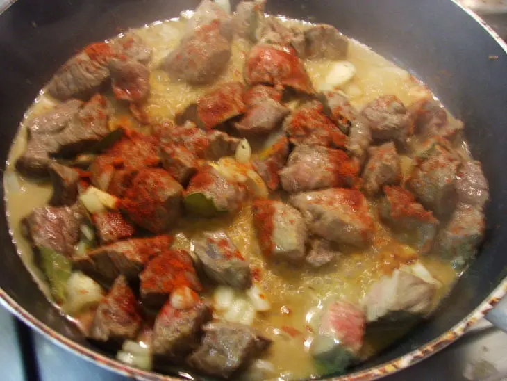 Говядина тушеная с оливками и картофелем (кажется по мароккански...): шаг 3