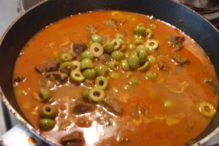 Говядина тушеная с оливками и картофелем (кажется по мароккански...): шаг 5