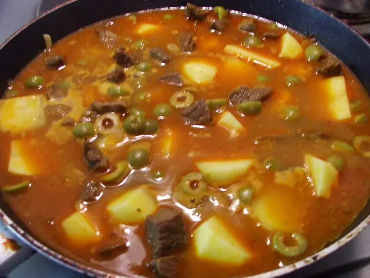 Говядина тушеная с оливками и картофелем (кажется по мароккански...): шаг 6