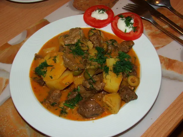 Говядина тушеная с оливками и картофелем (кажется по мароккански...): шаг 8