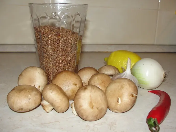 Гречневая каша с грибами: шаг 1
