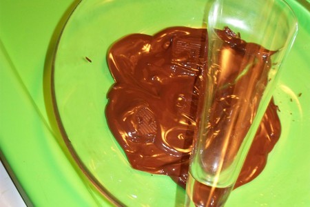 Коктейль шоколадно клубнично ромовый со взбитыми сливками!!!: шаг 1