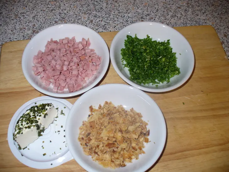 Картофельные оладушки с ветчиной,жареным луком и зеленью: шаг 2
