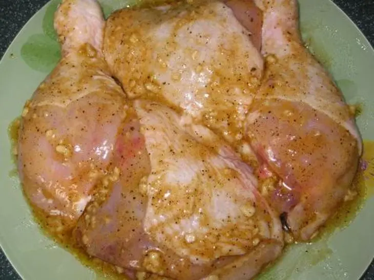 Куриные окорочка с картошкой, запеченные в  "конвертиках": шаг 1