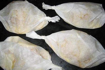 Куриные окорочка с картошкой, запеченные в  "конвертиках": шаг 4