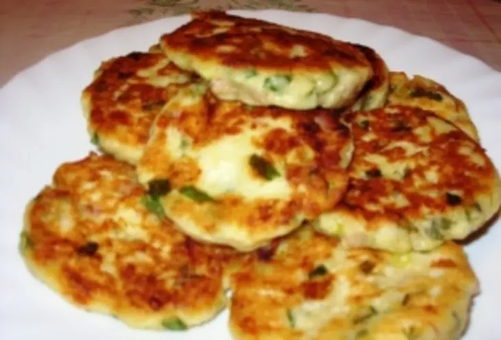 Сырники с беконом и зеленым луком: шаг 1