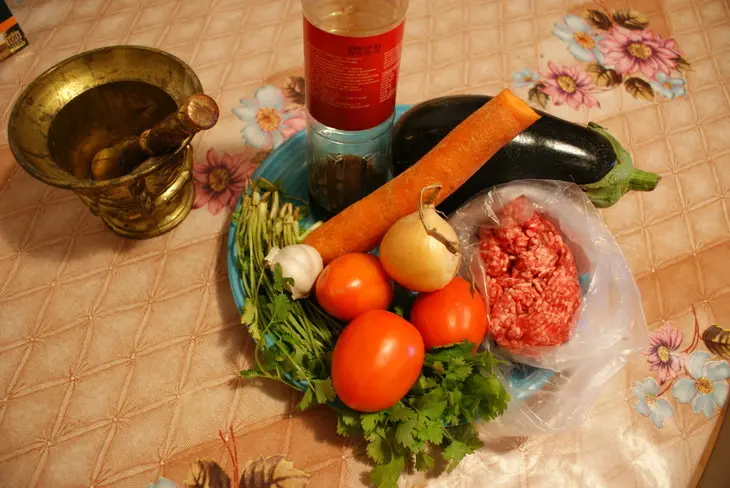 Густой суп-гуляш с баклажанами: шаг 1