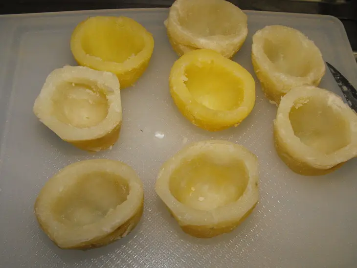 Картофельные стаканчики с морепродуктами: шаг 2