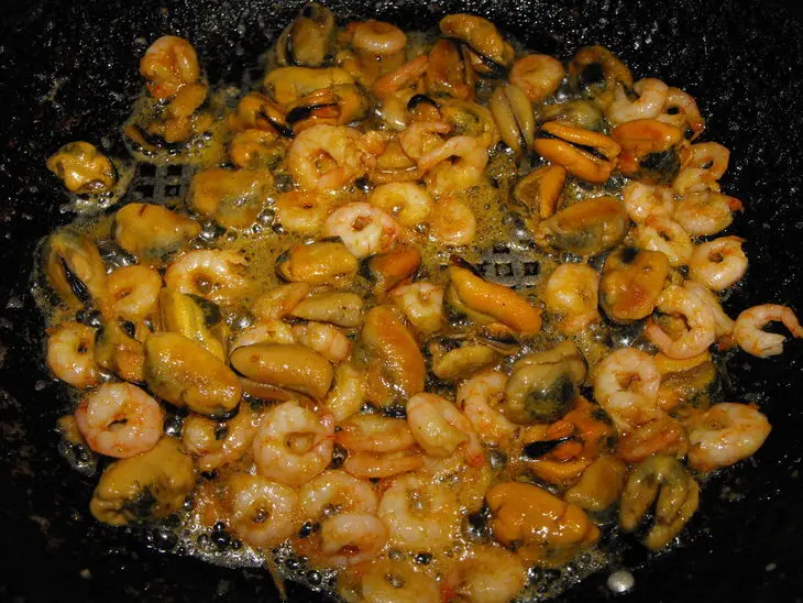 Картофельные стаканчики с морепродуктами: шаг 3