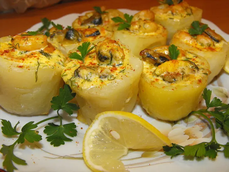 Картофельные стаканчики с морепродуктами: шаг 8
