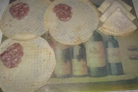 Блинчики с мясом или дальние родственники беляшей и чебуреков: шаг 1