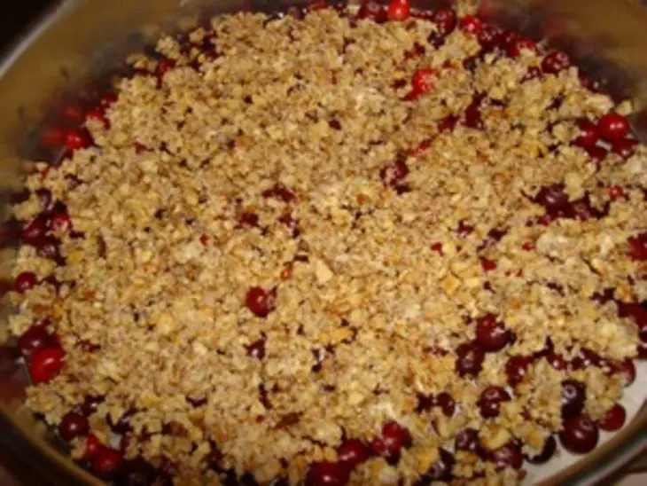 Клюквенный пирог с грецкими орехами: шаг 3
