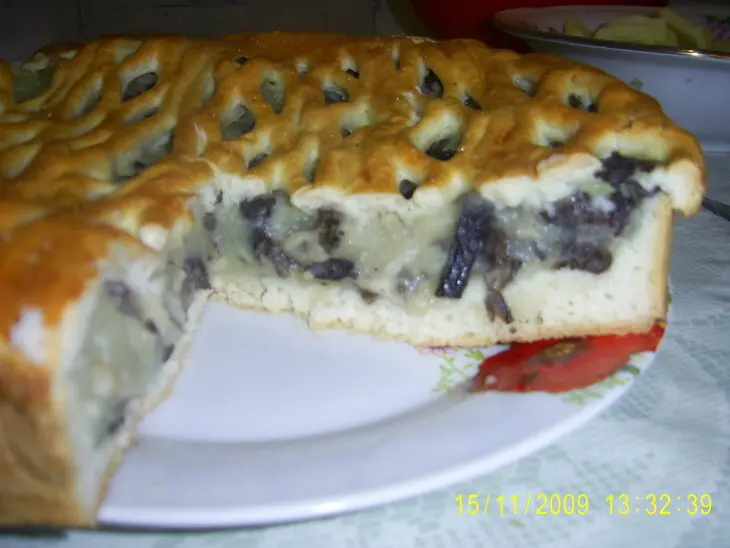 Пирог из дрожжевого теста с картофелем и грибами: шаг 5