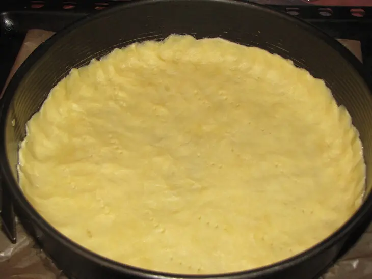 Киш с копчёными курицей и сыром.: шаг 1