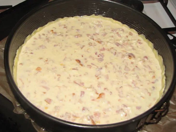 Киш с копчёными курицей и сыром.: шаг 2