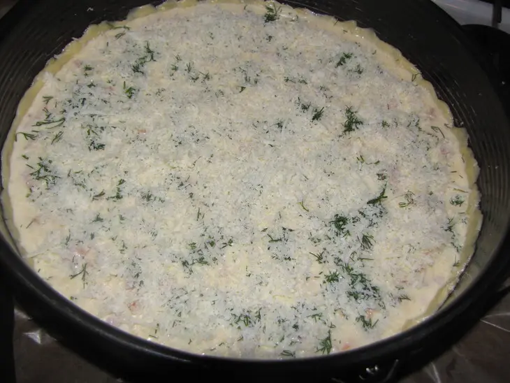 Киш с копчёными курицей и сыром.: шаг 3