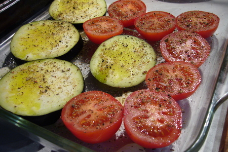 Запеченые помидоры и баклажаны под пармезановой корочкой: шаг 1