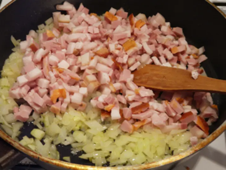 Макароны с соусом «аматричана»: шаг 3