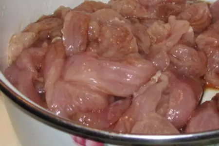 Жаркое из индейки и гусиной печени с яблоками и черносливом: шаг 1